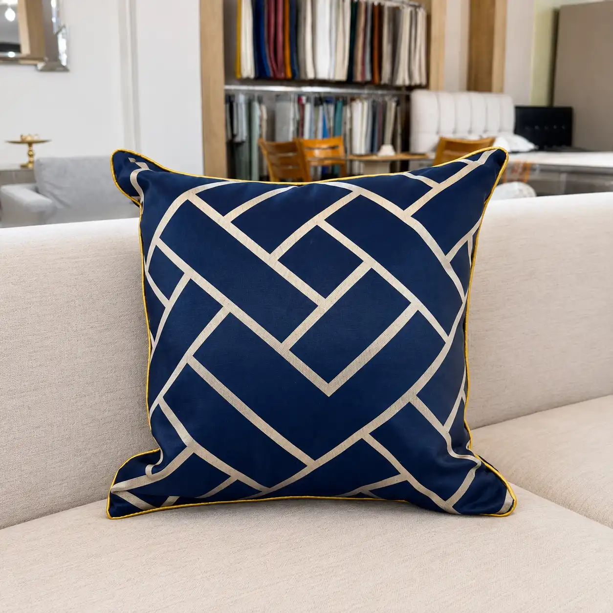 Cojín Geometric Gold Line