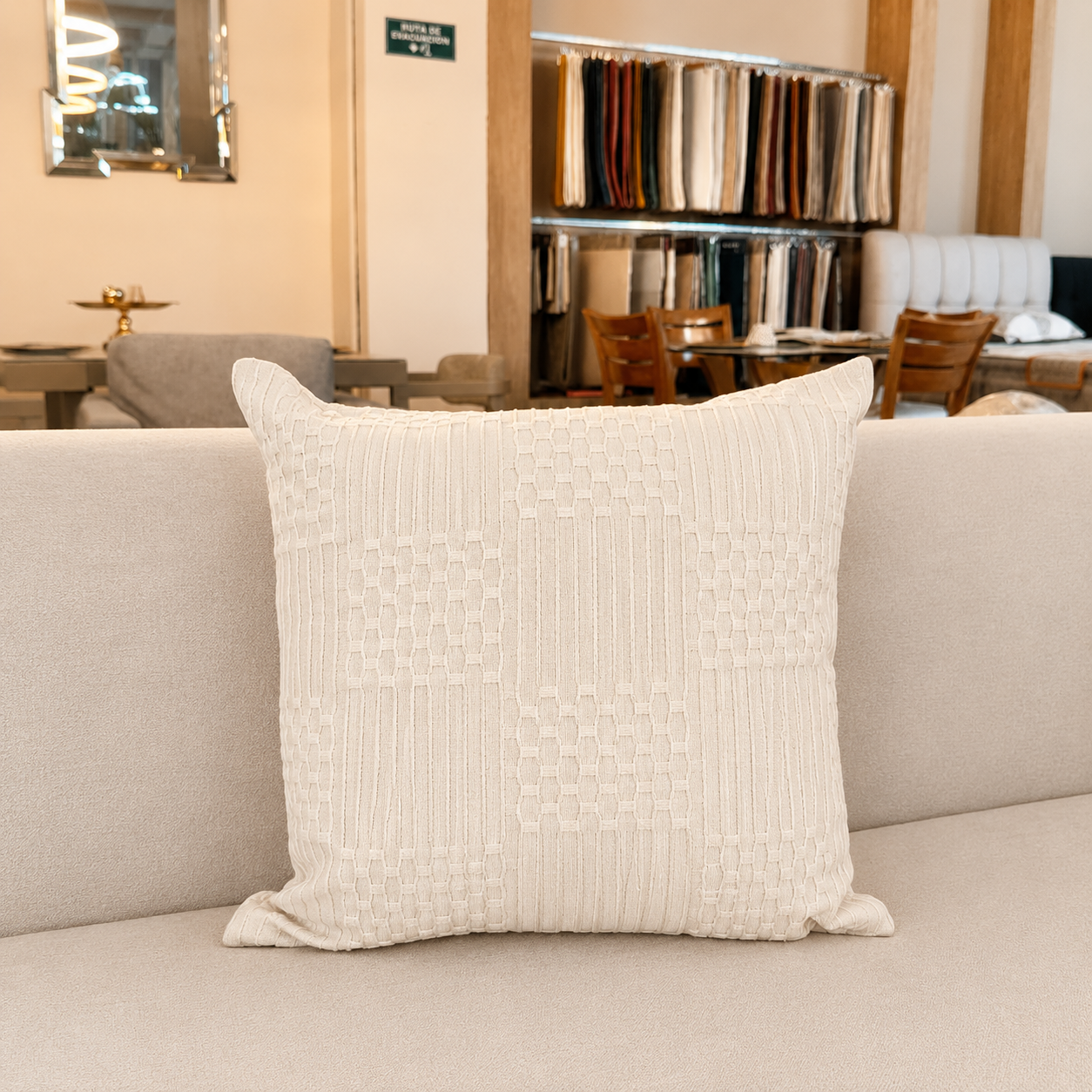 Cojín Ivory Geometric Texture
